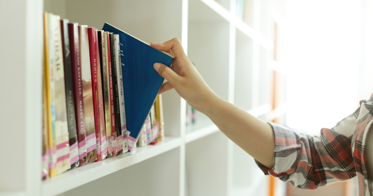 Student with bookshelf